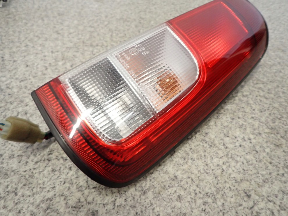 SUZUKI IGNIS 00-03 LAMPA TYLNA PRAWA 3/6