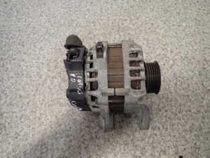 HYUNDAI i10 1.1i 07-13 ALTERNATOR 37300-02600 3/7 MINIATURA