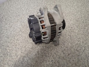 HYUNDAI i10 1.1i 07-13 ALTERNATOR 37300-02600 7/7 MINIATURA