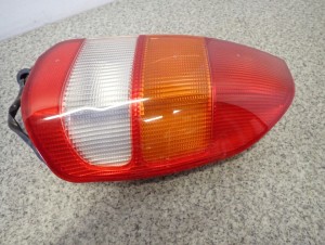 MITSUBISHI SPACE STAR 99-02 LAMPA TYLNA PRAWA 2/4 MINIATURA