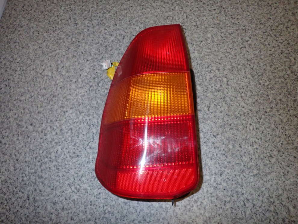 MITSUBISHI SPACE STAR 99-02 LAMPA TYLNA LEWA 1/3