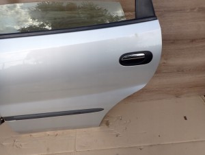 NISSAN ALMERA TINO DRZWI TYLNE LEWE KL0 5/8 MINIATURA