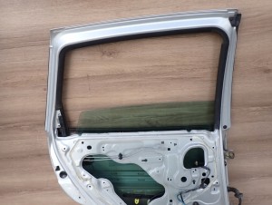 NISSAN ALMERA TINO DRZWI TYLNE LEWE KL0 7/8 MINIATURA