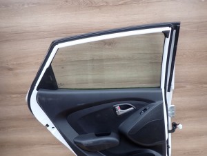 HYUNDAI IX35 10-15 DRZWI TYLNE LEWE PKW 8/8 MINIATURA
