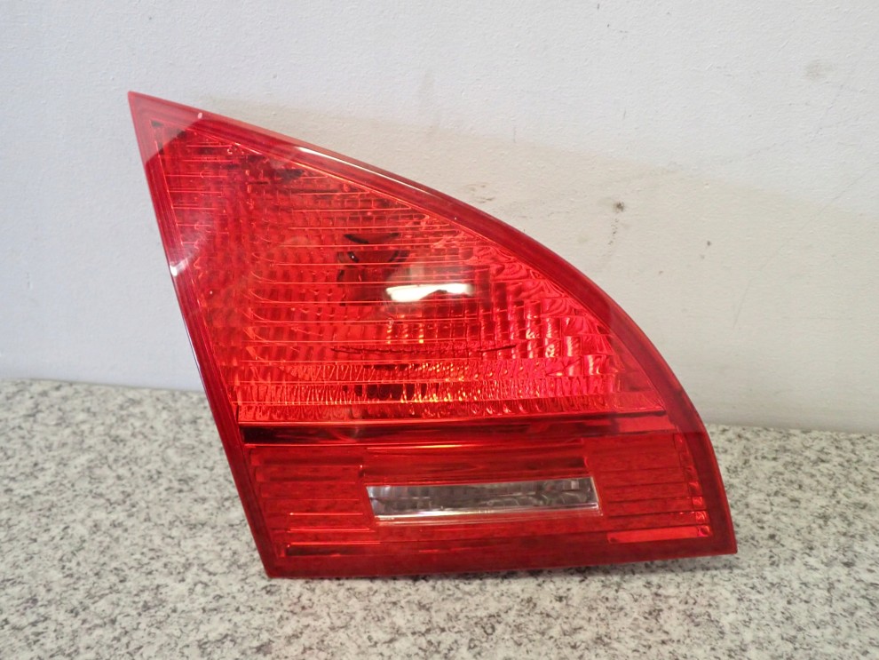 KIA VENGA 09- LAMPA TYLNA LEWA W KLAPE 3/4