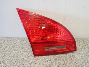 KIA VENGA 09- LAMPA TYLNA LEWA W KLAPE