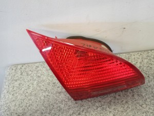 KIA VENGA 09- LAMPA TYLNA LEWA W KLAPE 2/4 MINIATURA