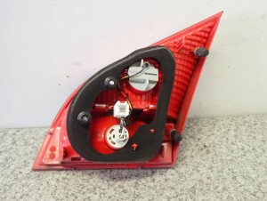 KIA VENGA 09- LAMPA TYLNA LEWA W KLAPE 4/4 MINIATURA