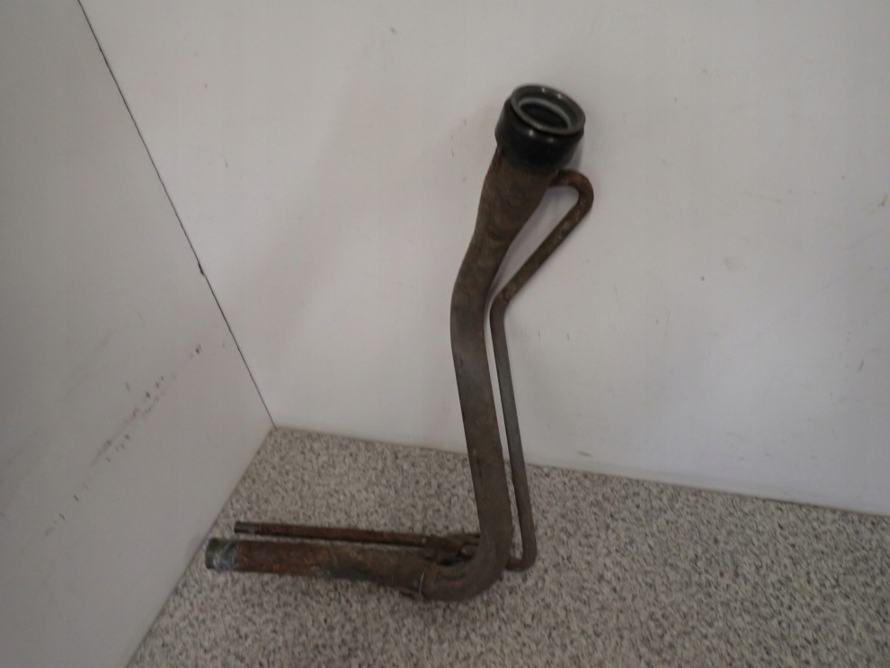 TOYOTA YARIS VERSO 99-05 RURA WLEWU PALIWA 8/9