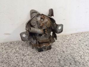 SUZUKI SX4 06- SEDICI ZAMEK MASKI POKRYWY SILNIKA 6/6 MINIATURA