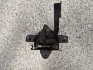 KIA VENGA 09- ZAMEK MASKI 4/4 MINIATURA