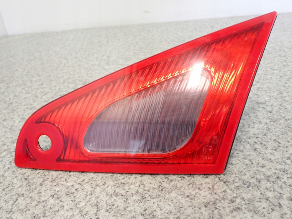 MITSUBISHI COLT 3d 04-09 LAMPA TYLNA PRAWA W KLAPĘ 3/4