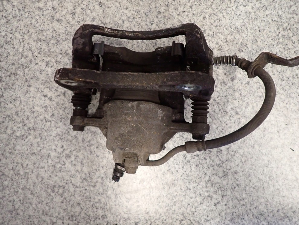 HYUNDAI i20 08-12 ZACISK HAMULCOWY PRZEDNI LEWY 4/5