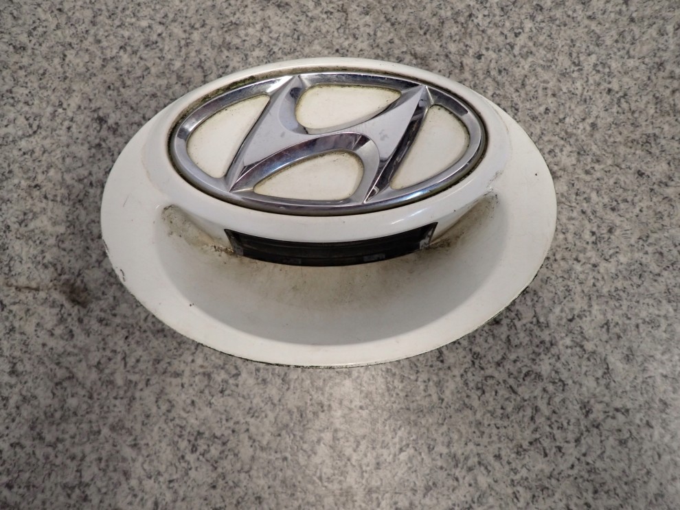 HYUNDAI i20 08-12 KLAMKA KLAPY BAGAŻNIKA PRZYCISK 1/4