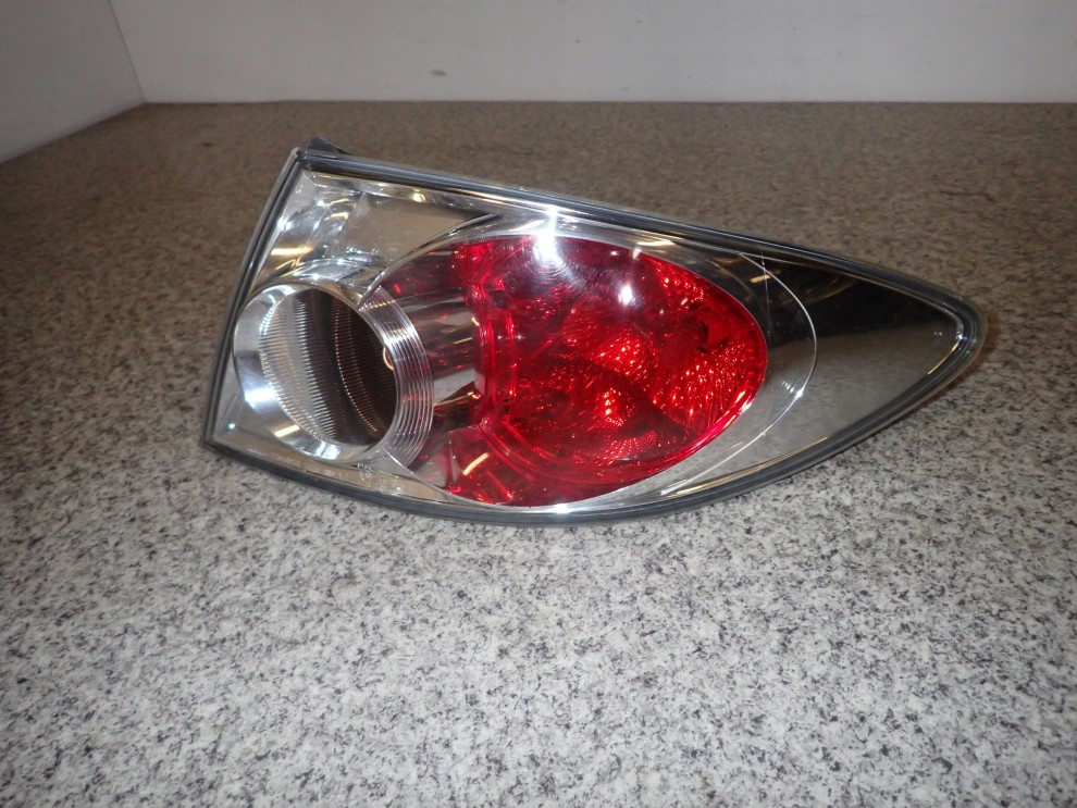 MAZDA 6 5d 02-05 LAMPA TYLNA PRAWA ZEWNĘTRZNA 2/6