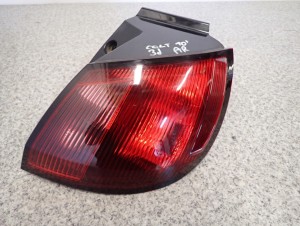 MITSUBISHI COLT 3d 09- LAMPA TYLNA PRAWA W BŁOTNIK