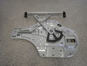 HYUNDAI TUCSON 04-09 PODNOŚNIK SZYBY PRZEDNI LEWY 2/5 MINIATURA