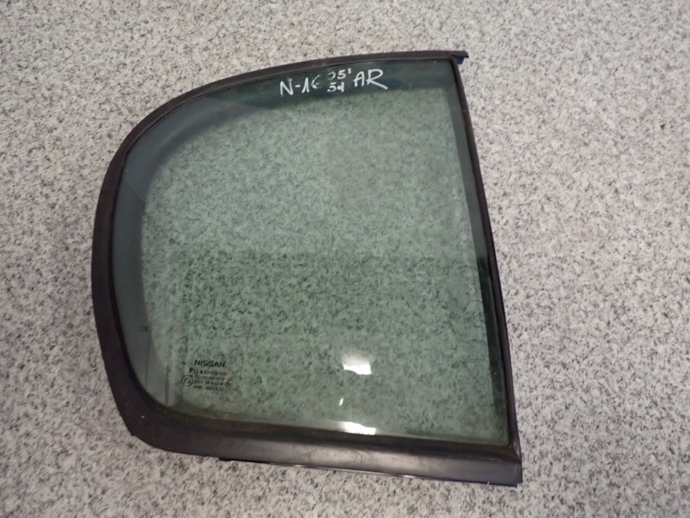 NISSAN ALMERA N16 HB 00-06 SZYBA TYLNA PRAWA 1/4