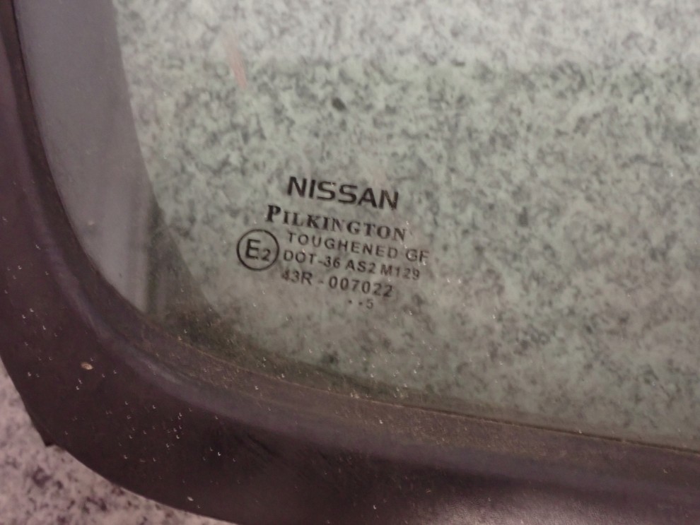 NISSAN ALMERA N16 HB 00-06 SZYBA TYLNA PRAWA 3/4