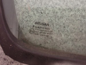 NISSAN ALMERA N16 HB 00-06 SZYBA TYLNA PRAWA 3/4 MINIATURA