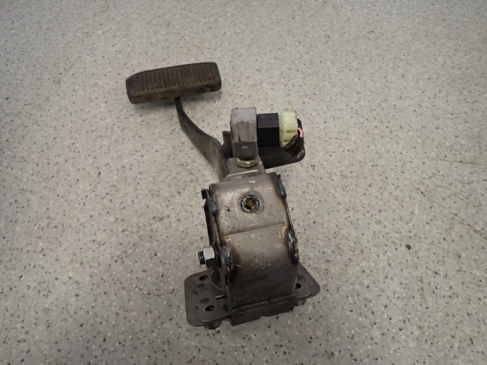 KIA MAGENTIS II 05-11 PEDAŁ HAMULCA AUTOMAT 5/5