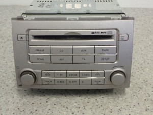 HYUNDAI i20 08-12 RADIO CD 2/4 MINIATURA