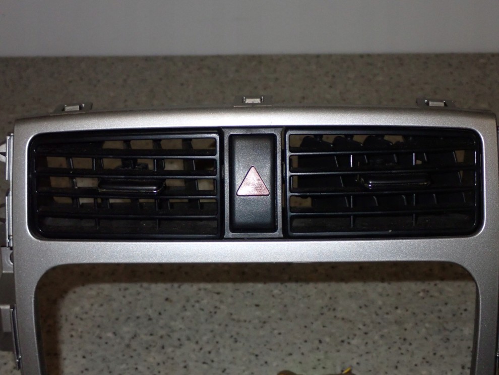SUZUKI LIANA 02-07 PANEL STEROWANIA NAWIEWU RAMKA 3/6