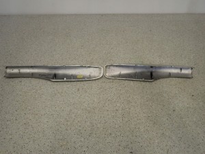 TOYOTA AVENSIS T25 03- ZAŚLEPKA OSŁANA RELINGU 4/4 MINIATURA