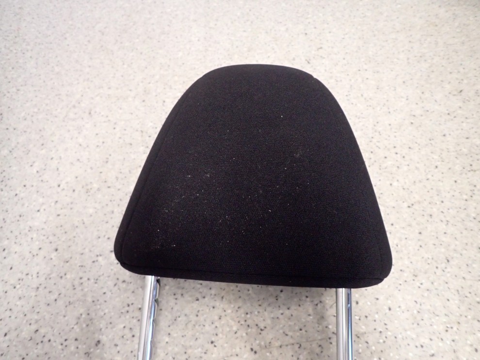 NISSAN NOTE E12 12- ZAGŁÓWEK FOTELA PRZEDNI LEWY 3/4