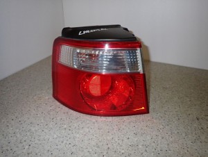 KIA CARENS 03-06 LAMPA TYLNA LEWA ZEWNĘTRZNA