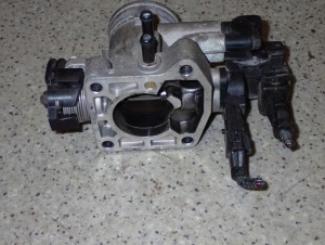 HYUNDAI GETZ 1.1i 06-10 PRZEPUSTNICA POWIETRZA 4/6 MINIATURA