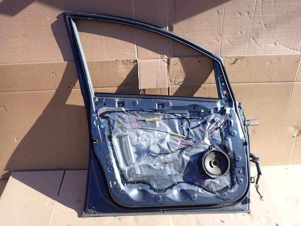 MITSUBISHI GRANDIS 04-11 DRZWI PRZEDNIE LEWE A72A 6/7