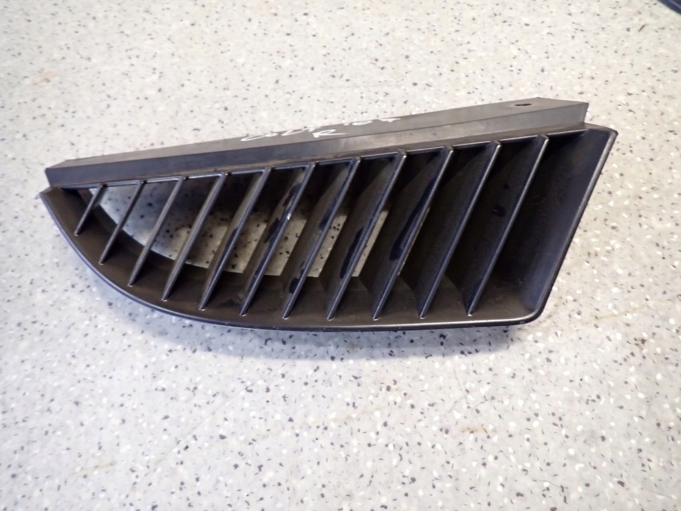 MITSUBISHI COLT 03-09 ATRAPA PRZEDNIA PRAWA KRATA WLOTU POWIETRZA 1/5