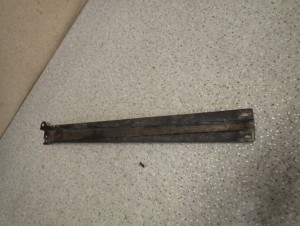 SUZUKI ALTO NISSAN PIXO 09- WSPORNIK ZAMKA MASKI 4/6 MINIATURA