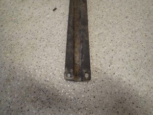 SUZUKI ALTO NISSAN PIXO 09- WSPORNIK ZAMKA MASKI 5/6 MINIATURA