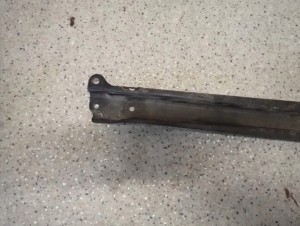 SUZUKI ALTO NISSAN PIXO 09- WSPORNIK ZAMKA MASKI 6/6 MINIATURA