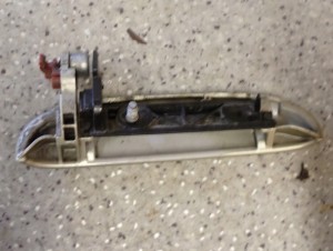 TOYOTA YARIS VERSO 99- KLAMKA DRZWI LEWYCH 2/4 MINIATURA