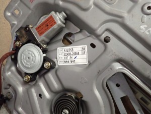 HYUNDAI SANTA FE 01- PODNOŚNIK SZYBY PRZEDNI PRAWY 3/6 MINIATURA