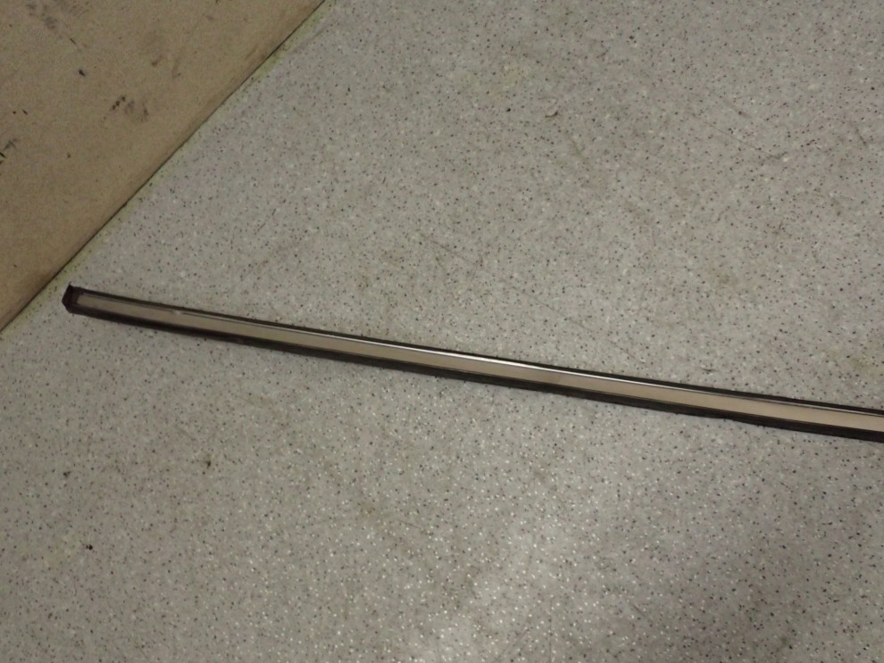 SUZUKI GRAND VITARA 98-05 LISTWA DACHOWA PRAWA 5/6