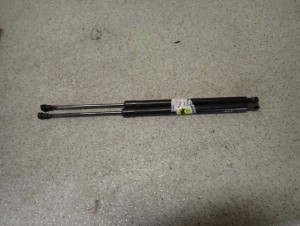 NISSAN PRIMERA P12 5D SIŁOWNIKI KLAPY BAGAŻNIKA 4/4 MINIATURA