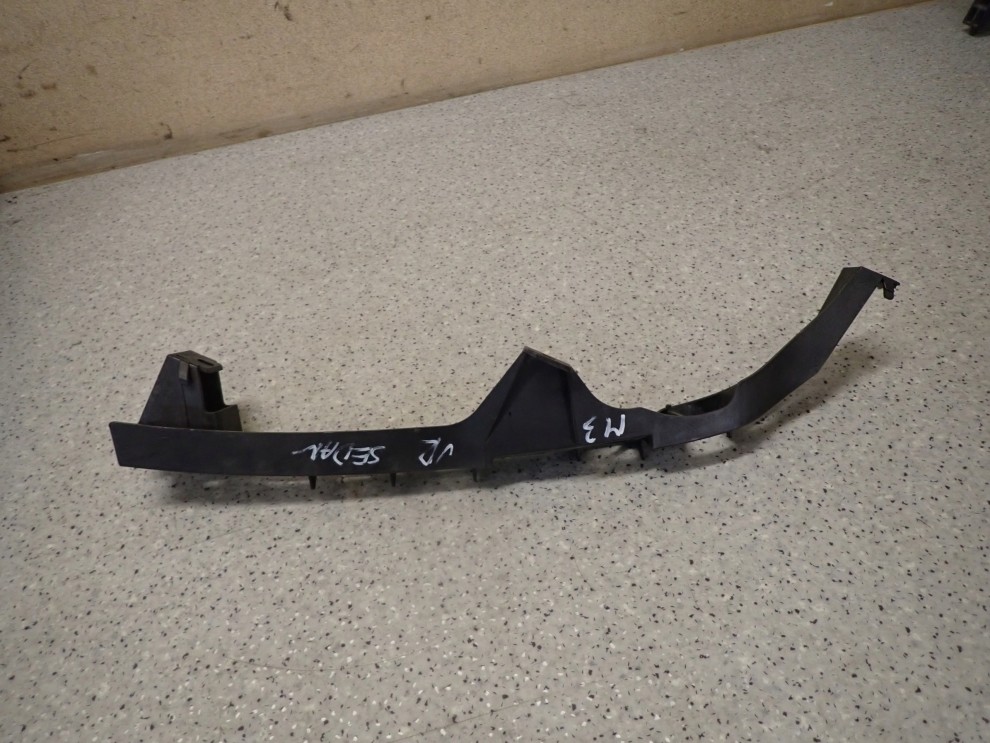 MAZDA 3 4d 03-08 LISTWA POD REFLEKTOR PRAWA 5/6