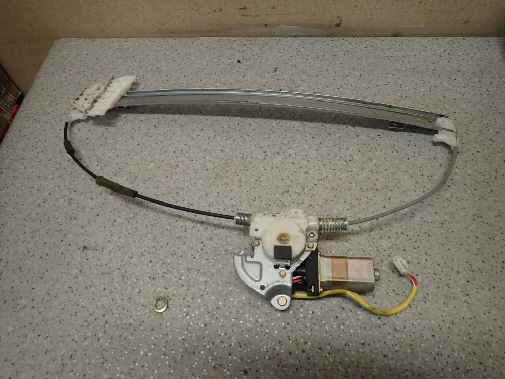 MAZDA MPV 02- PODNOŚNIK SZYBY DRZWI PRZEDNI PRAWY 4/6