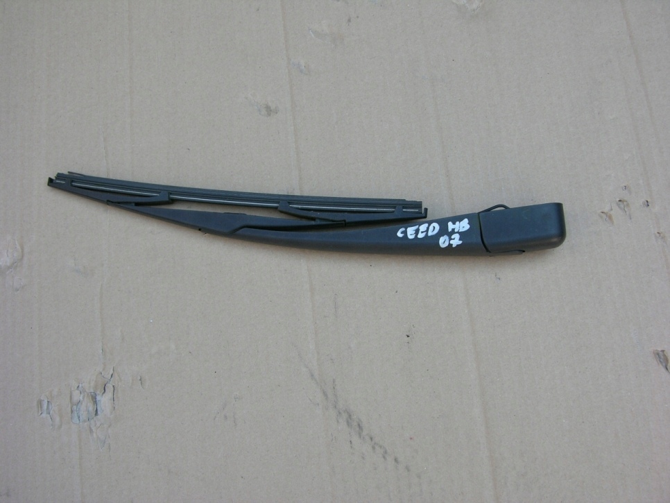 KIA CEED HB 5d 06-12 RAMIE WYCIERACZKI TYŁ KLAPY 2/2