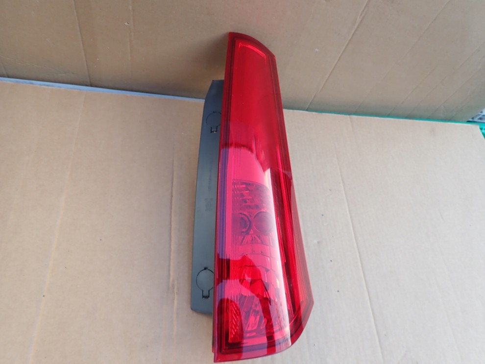 KIA CEED KOMBI 06-08r LAMPA TYLNA PRAWA GÓRA 2/4