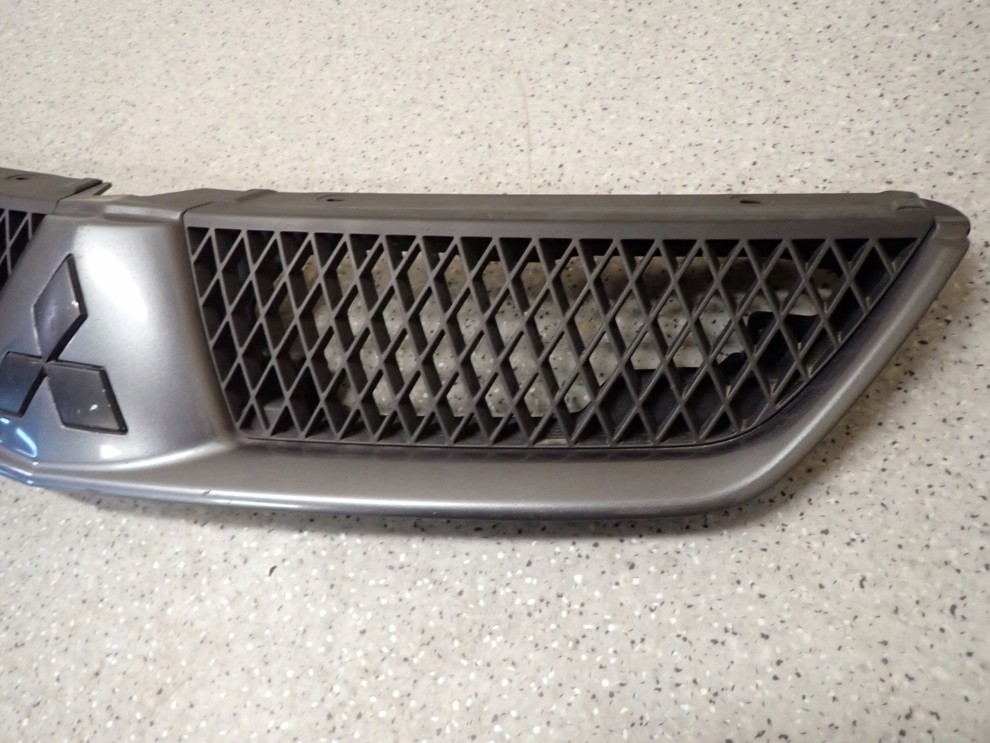 MITSUBISHI LANCER 06-07 ATRAPA GRILL A39B 6/9