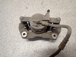 TOYOTA YARIS III 11- ZACISK HAMULCOWY PRZÓD PRAWY 3/4 MINIATURA