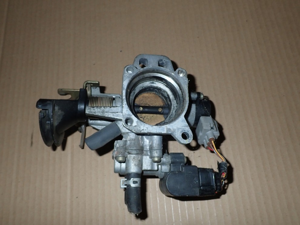 TOYOTA YARIS 99-05 1.0i PRZEPUSTNICA 3/6