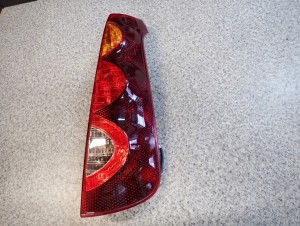 NISSAN NOTE E11 09-11 LAMPA TYŁ PRAWA LIFT DYMIONA