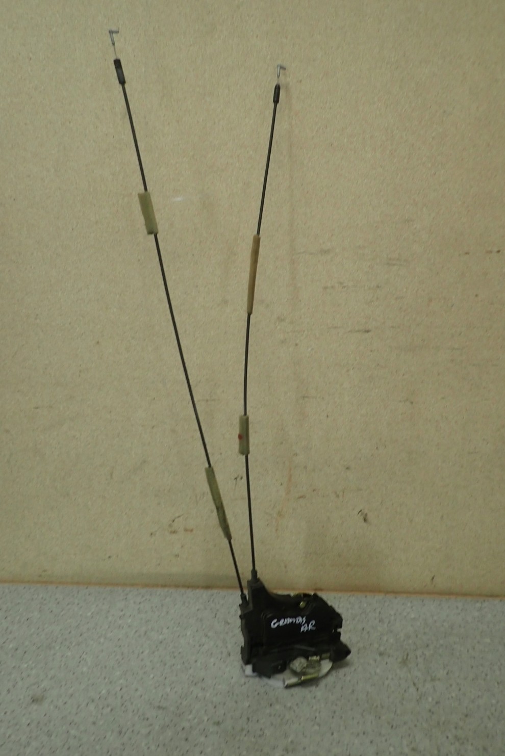 MITSUBISHI GRANDIS 03-11 ZAMEK DRZWI TYLNY PRAWY 1/4
