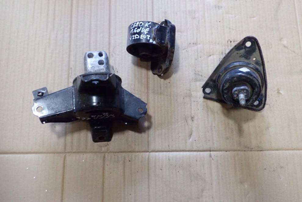 KIA CEED 1.6 CRDI 06-12 PODUSZKI SILNIKA 1/6